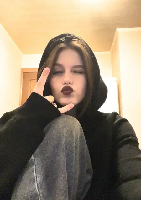 Я Юля, 20, из Ярославля, ищу знакомство для вирта