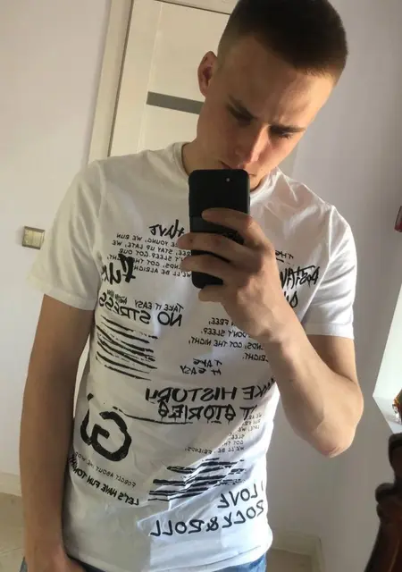 Я Артем, 20, из Калининграда, ищу знакомства без обязательств