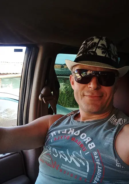 Я Александр, 25, из Александрова, ищу знакомства на одну ночь