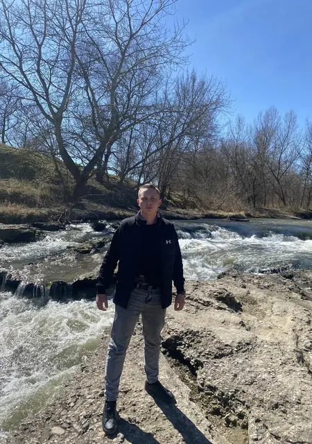 Артем из Георгиевска, мне 27, познакомлюсь на одну ночь