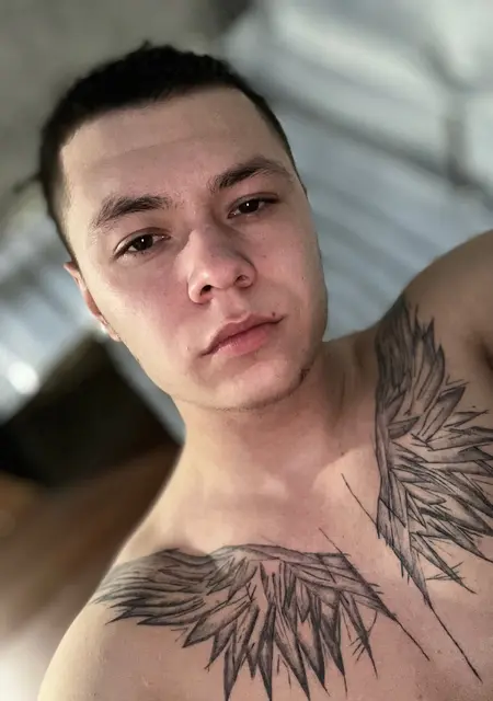 Я Артур, 23, из Новочеркасска, ищу знакомства без обязательств