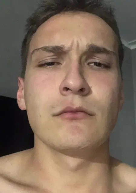 Артем из Ялты, мне 25, познакомлюсь на одну ночь