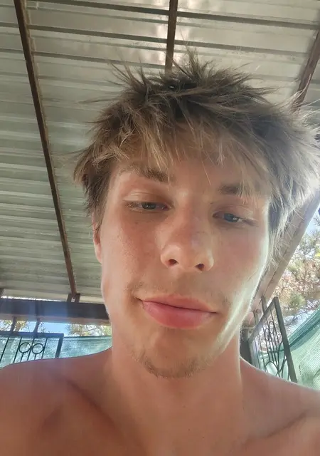 Я Кирилл, 21, из Краснодара, ищу знакомство для вирта