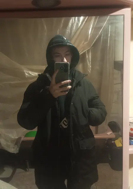 Я Саня, 19, из Донецка, ищу знакомство для приятного времяпровождения