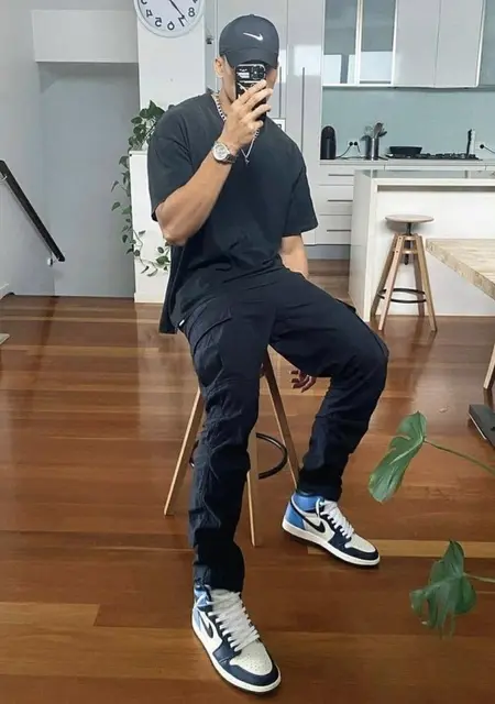 Марк из Томска, мне 36, познакомлюсь на одну ночь