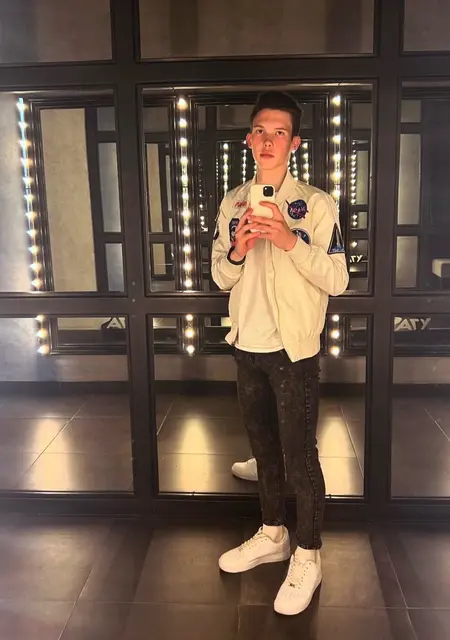 Danya из Северодвинска, мне 18, познакомлюсь для открытые отношения