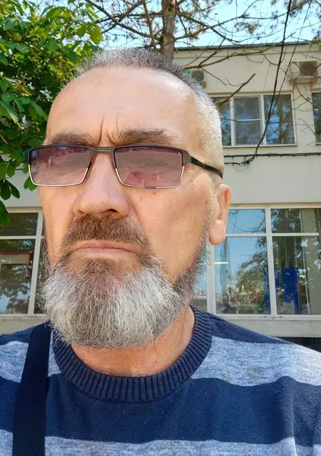 Олег из Приморско-Ахтарска, мне 60, познакомлюсь для дружбы