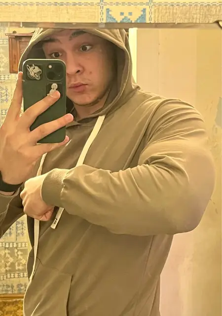 Я Глеб, 20, из Челябинска, ищу знакомства на одну ночь