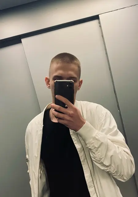 Олег из Серпухова, мне 21, познакомлюсь для вирта