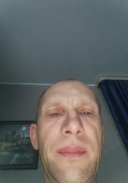 Глеб из Волхова, мне 50, познакомлюсь для приятного времяпровождения