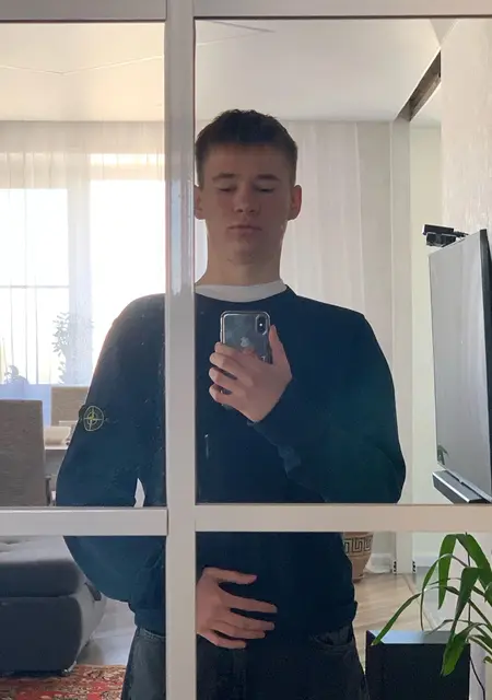 Степан из Кирова, мне 19, познакомлюсь без обязательств