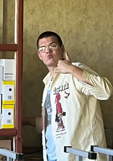 Я Егор, 19, из Кимр, ищу знакомства без обязательств