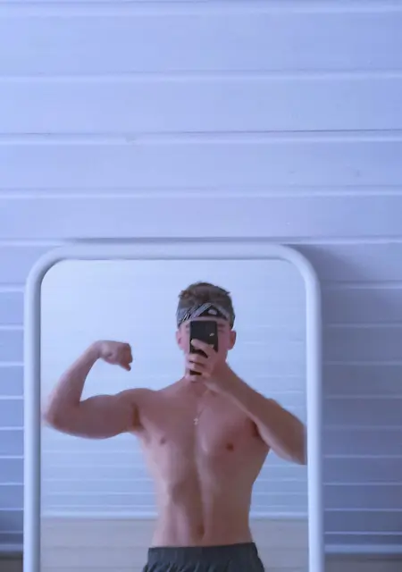 Лев из Солнечногорска, мне 21, познакомлюсь без обязательств