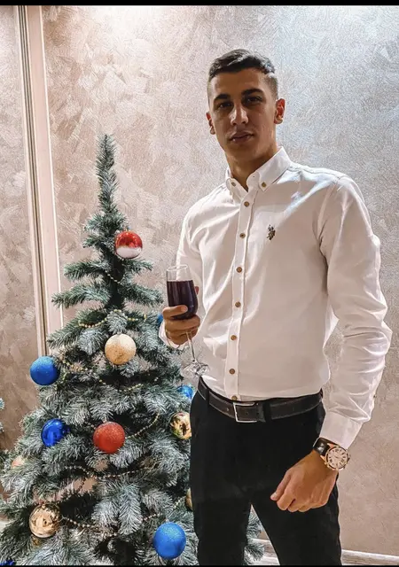 Я Антон, 29, из Невинномысска, ищу знакомства без обязательств