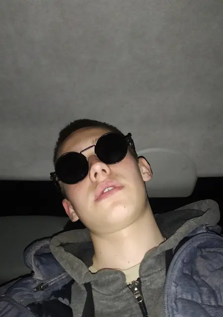 Я Дмитрий, 21, знакомлюсь на одну ночь в Ижевске