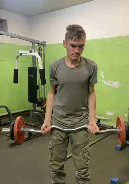 Я Артём, 19, из Ярославля, ищу знакомства без обязательств