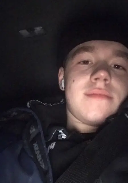 Я Ренат, 23, знакомлюсь без обязательств в Салехарде