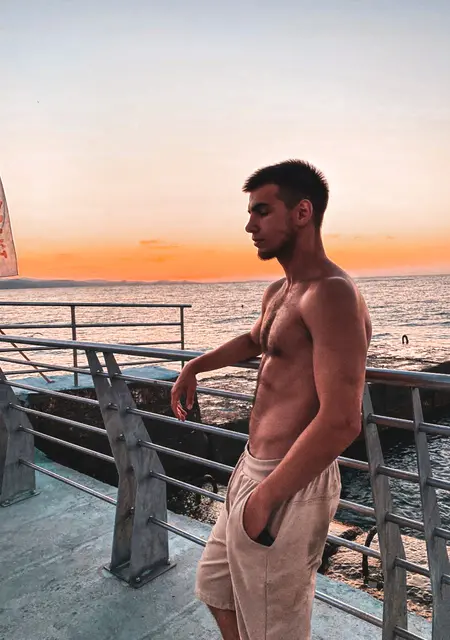 Артист из Иванова, мне 22, познакомлюсь без обязательств