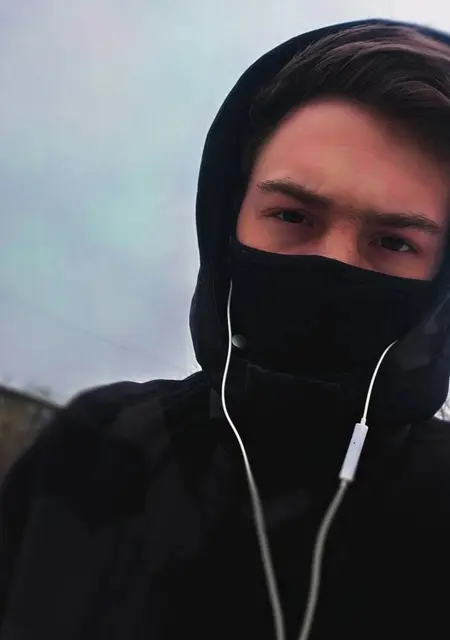 Я Максим, 22, знакомлюсь на одну ночь в Канске