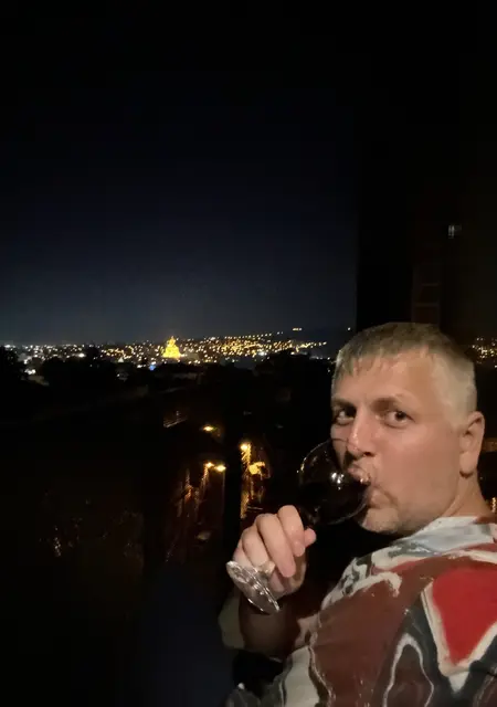 Я Aleksandr, 42, из Медвежьих Озёр, ищу знакомство для постоянных отношений