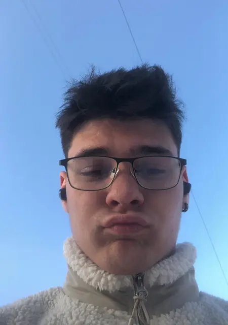 Я Matvey, 19, знакомлюсь для приятного времяпровождения в Саяногорске