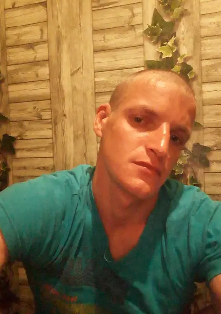 Я Алексей, 33, из Калачинска, ищу знакомства без обязательств