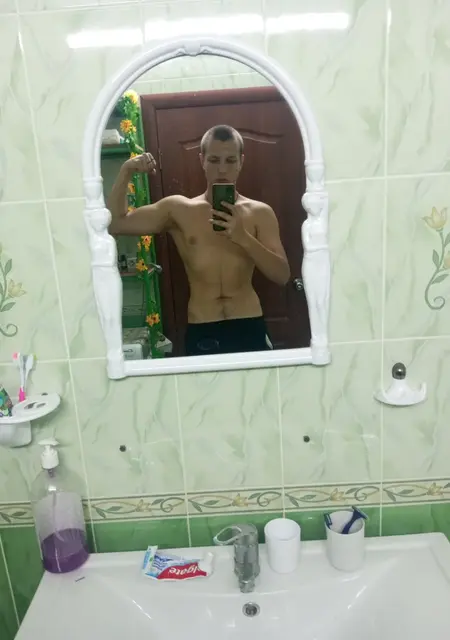 Серый из Ейска, мне 19, познакомлюсь на одну ночь