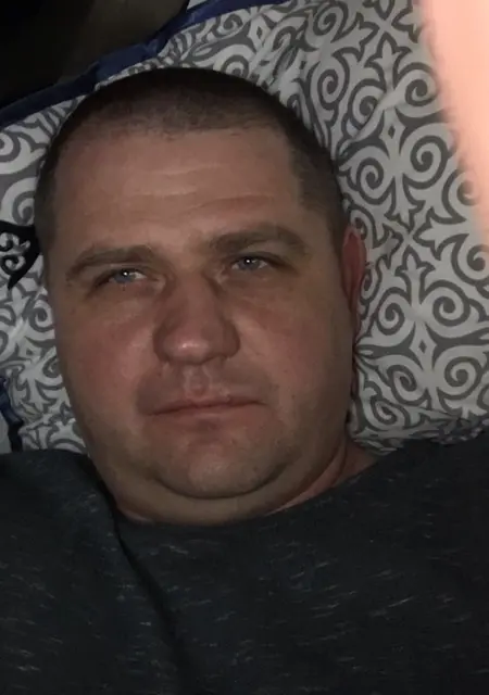 Я Алексей, 47, из Ульяновска, ищу знакомства на одну ночь