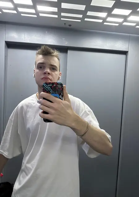 Я Богдан, 18, из Армавира, ищу знакомство для совместных путешествий