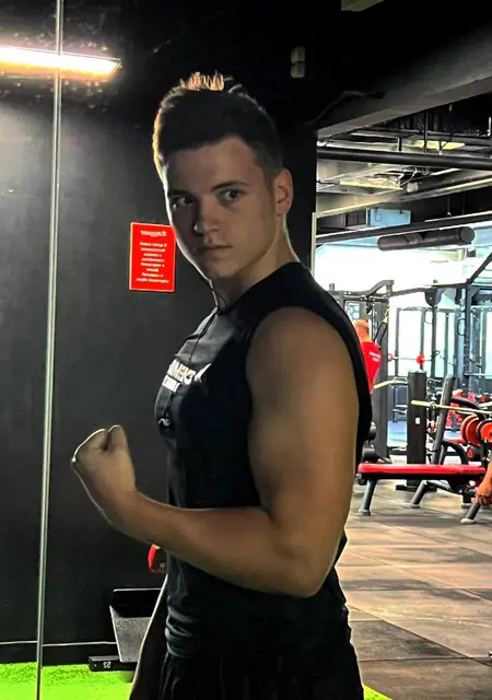 Я Арсений, 20, знакомлюсь без обязательств в Калининграде