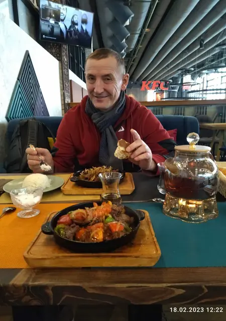 Я Дмитрий, 51, из Саратова, ищу знакомства на одну ночь