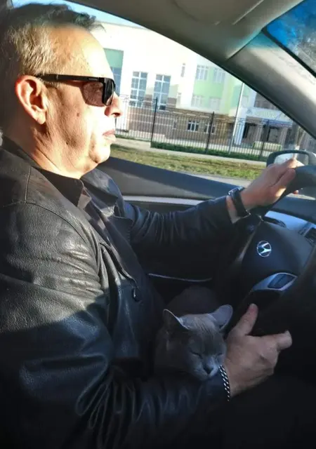 Я Олег, 65, из Саратова, ищу знакомства без обязательств