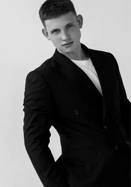 Я Артём, 19, из Саратова, ищу знакомство для общения