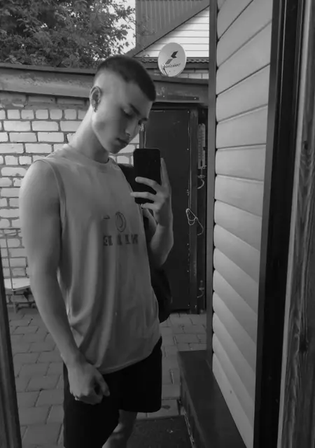 Я Влад, 20, знакомлюсь на одну ночь в Тамбове