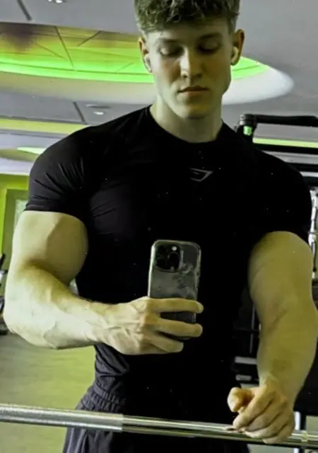 Artemy из Москвы, ищу на сайте знакомства на одну ночь