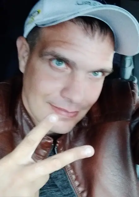 Я Александр, 42, из Екатеринбурга, ищу знакомство для постоянных отношений