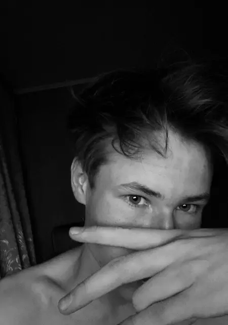 Я Юрий, 22, из Чернушки, ищу знакомство для приятного времяпровождения