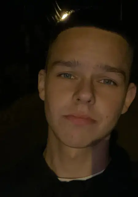 Я Егор, 19, из Люберец, ищу знакомство для приятного времяпровождения