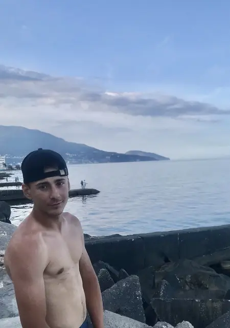 Я Егор, 25, из Ялты, ищу знакомства без обязательств
