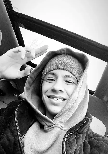 Я Тимофей, 19, из Новороссийска, ищу знакомство для дружбы