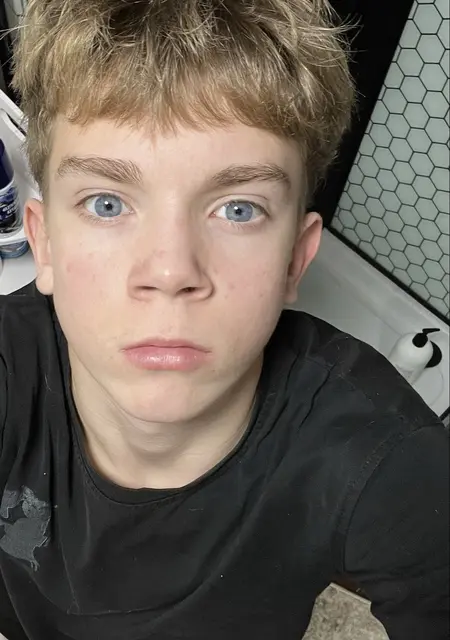 Олег из Ростова-на-Дону, мне 18, познакомлюсь для вирта