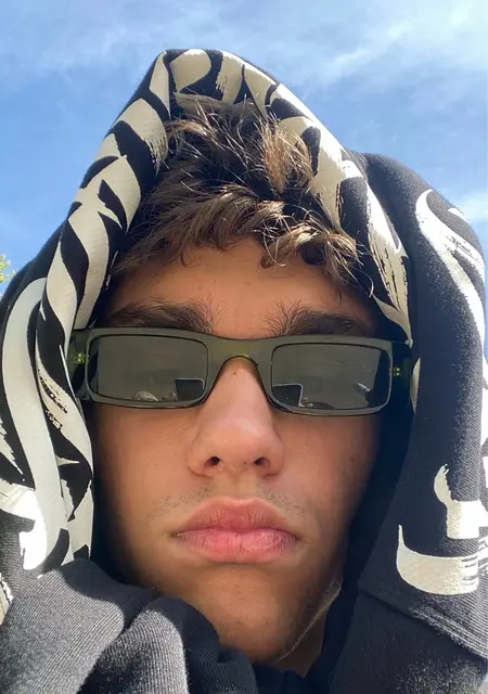 Я Савелий, 19, знакомлюсь для приятного времяпровождения в Твери