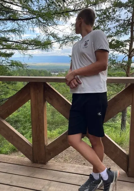 Я Егор, 19, из Иркутска, ищу знакомство для дружбы