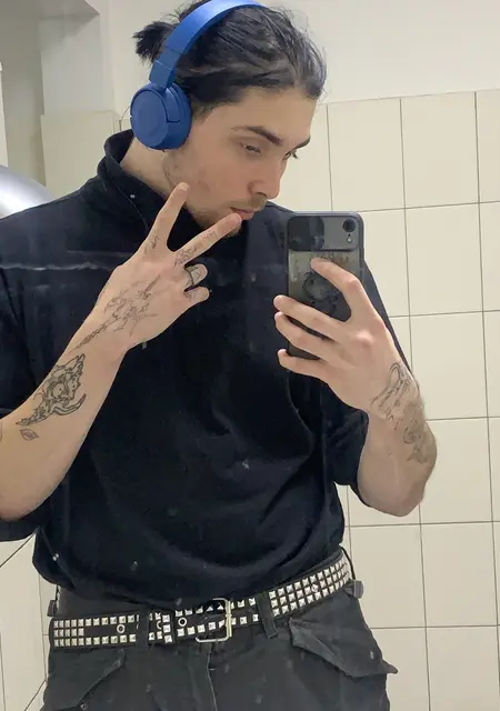 Я Денис, 21, из Самары, ищу знакомства без обязательств