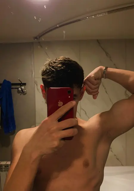 Я Максим, 18, из Тогучина, ищу знакомства без обязательств