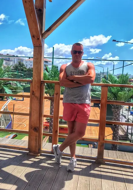 Олег из Нижнегорского, мне 36, познакомлюсь без обязательств