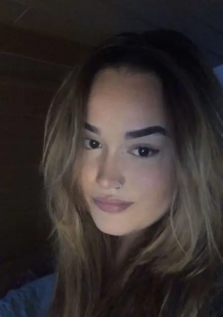 Я Lucy, 18, из Берлина, ищу знакомство