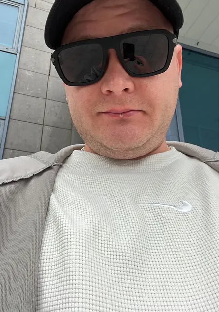 Я Эдуард, 31, из Надыма, ищу знакомства на одну ночь