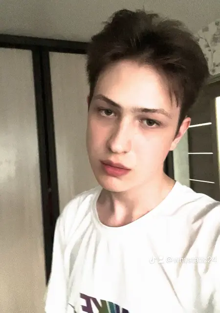 Артём из Томска, мне 19, познакомлюсь без обязательств