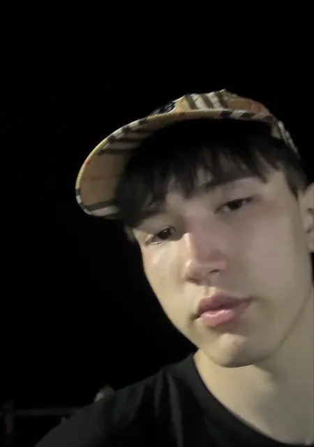 Дамир из Екатеринбурга, мне 20, познакомлюсь для общения